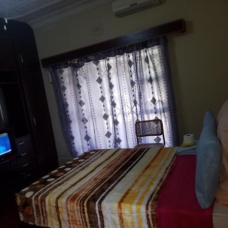 Las Vegas Guest Inn Roodepoort Extérieur photo